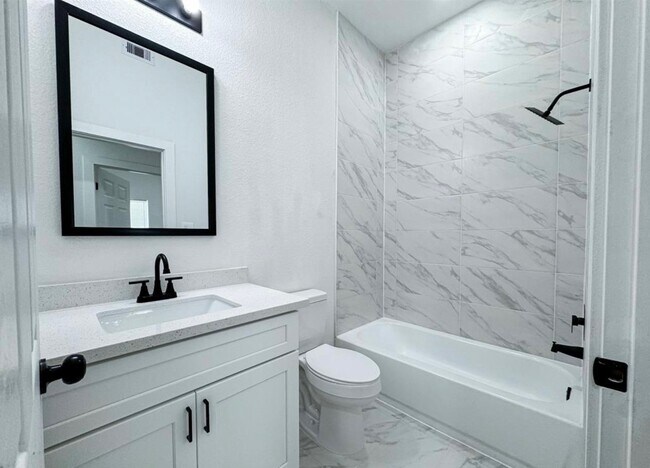 Foto del edificio - 328 Clearwater St