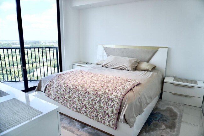 Foto del edificio - 5300 Paseo Blvd
