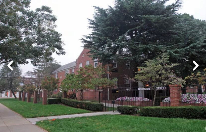 Foto principal - 715 S Washington St