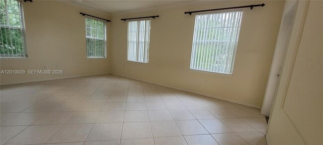 Foto del edificio - 6824 W Sample Rd