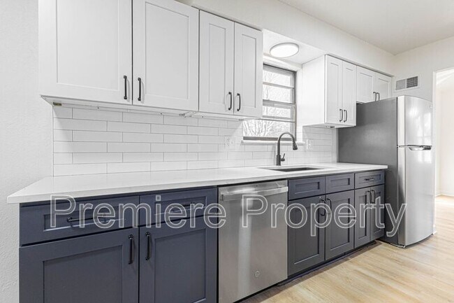 Foto del edificio - 705 NW Buckingham Pl