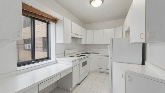 Foto del edificio - 5056 N Marine Dr