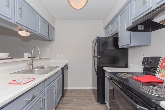 Foto del edificio - 3125 Crestdale Dr
