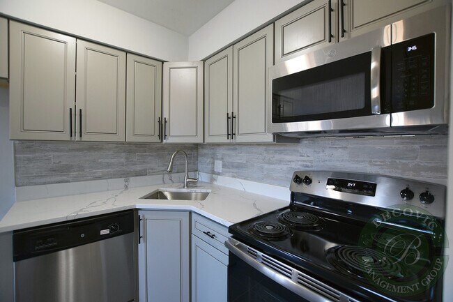Foto del edificio - 7545 N Winchester Ave