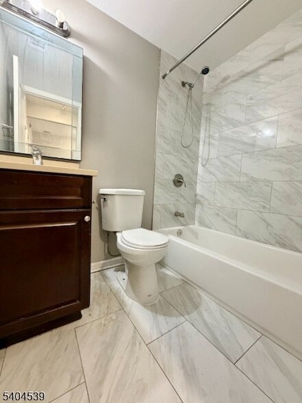 Building Photo - 456 Avon Ave