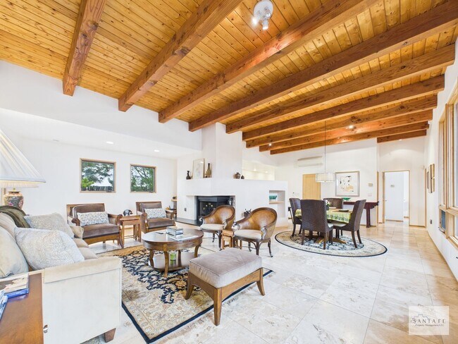 Foto del edificio - Stylish Home in Eldorado | Furnished or Un...