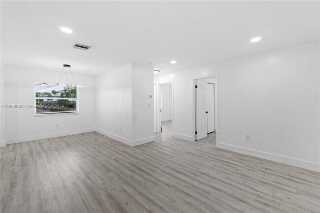 Foto del edificio - 3 bedroom in Dania FL 33024