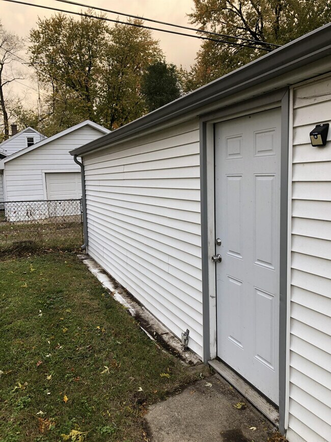 Building Photo - 129 S Park Rd
