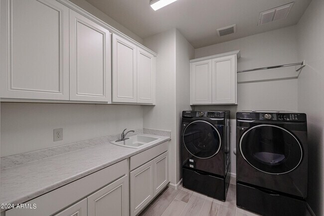 Building Photo - 16737 W la Reata Ave
