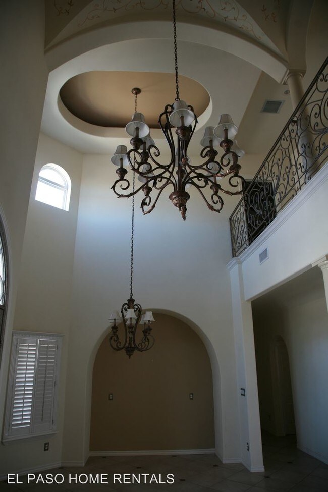 Building Photo - 4 br, 4 bath Apartment - 6476 Calle Del Sol