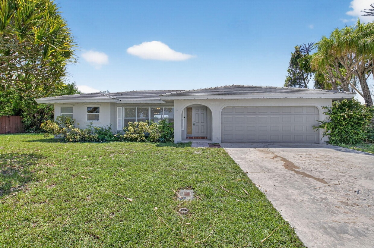 Primary Photo - 22203 Aquila St