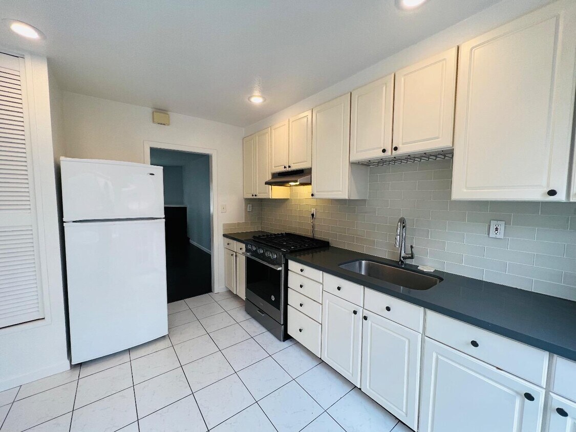 1404 Carmelita Ave, Burlingame, CA 94010 Condo for Rent in Burlingame