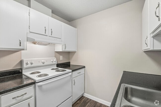 3BR, 2BA - 1,250SF - Kitchen - Whispering Pines