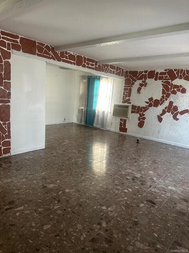 Foto del edificio - 8-27 Hartman Ln