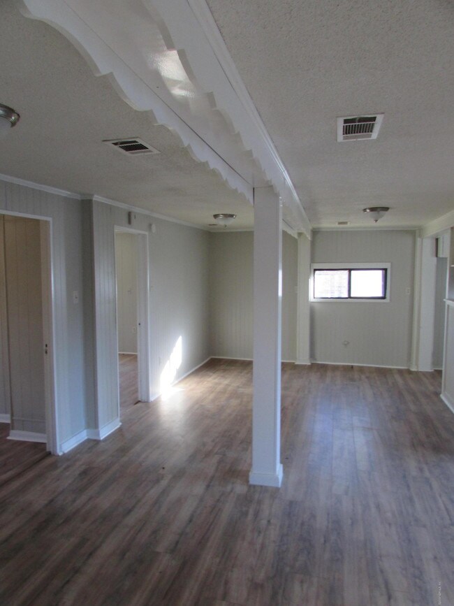 Building Photo - 517 3rd Ave