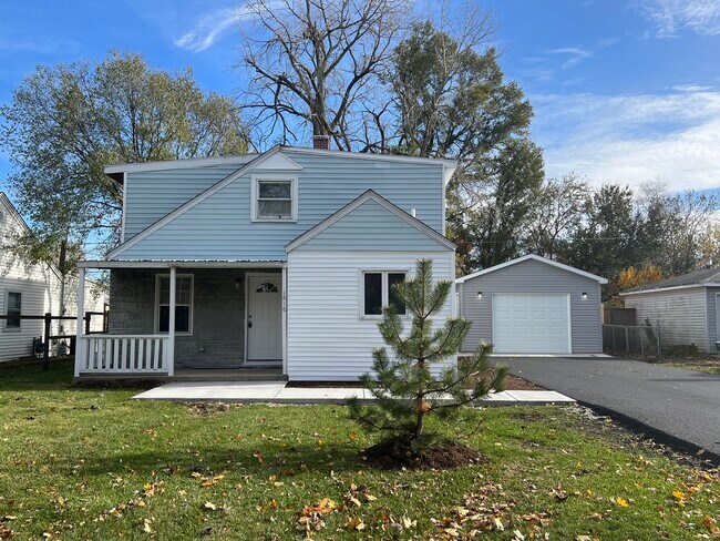 Building Photo - 1816 Kelly Ave