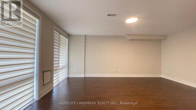 Building Photo - 35 Thorncrest Dr