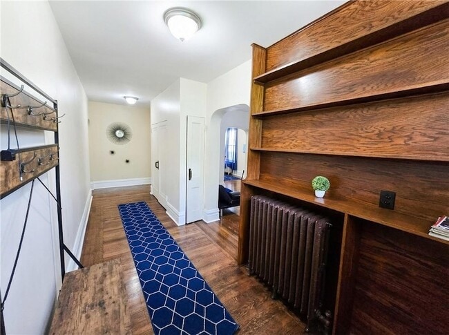 Building Photo - 224 S Pacific Ave