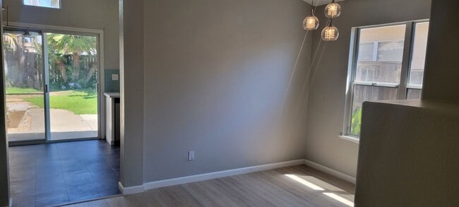 Building Photo - 3 bedroom 2 bath Home in Antelope