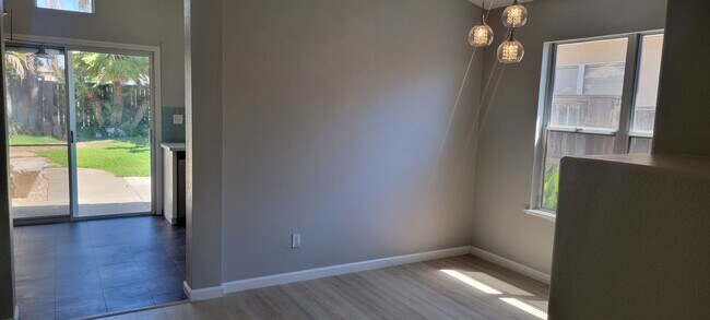 Foto del edificio - 3 bedroom 2 bath Home in Antelope
