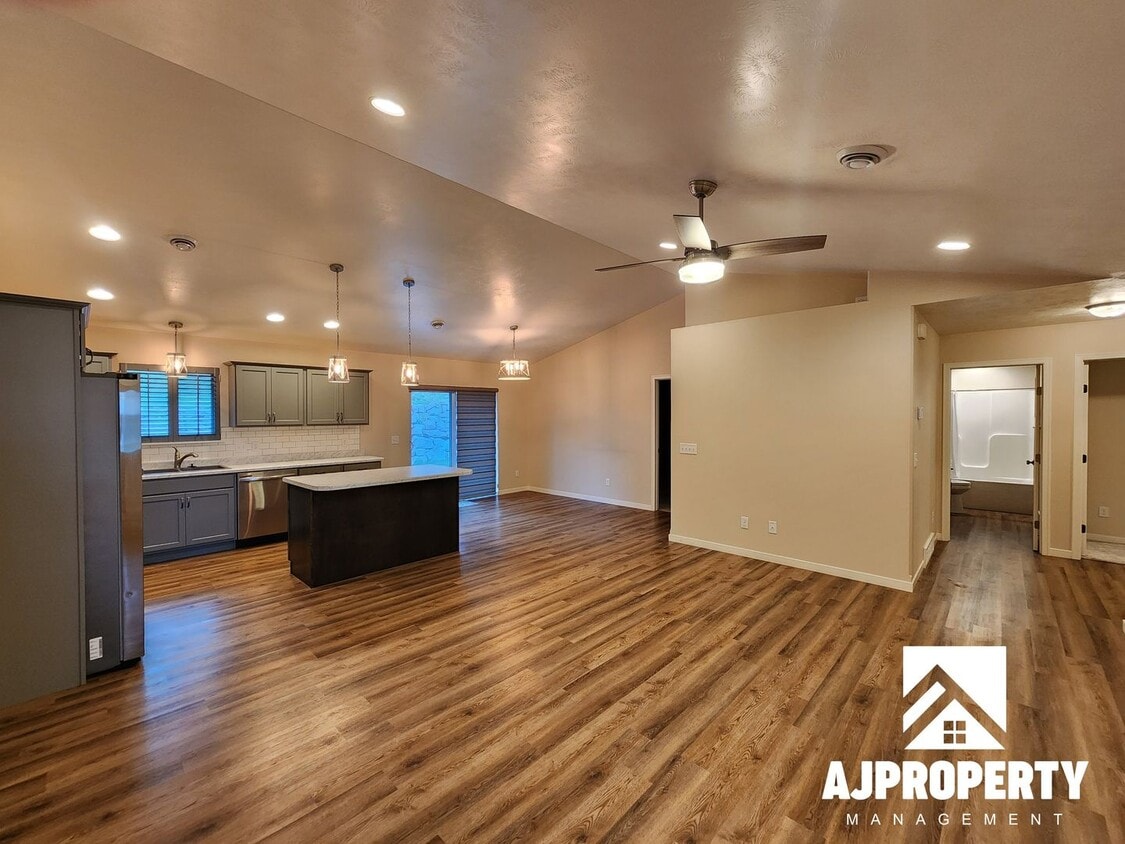 Primary Photo - 3-bedroom 2-bathroom townhome