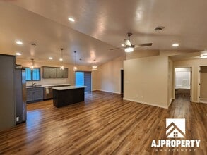 Building Photo - 1401 S Lighthouse Pl