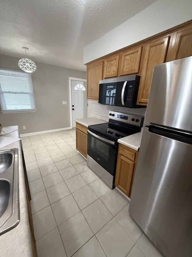 Building Photo - 3421 Fairlane Dr