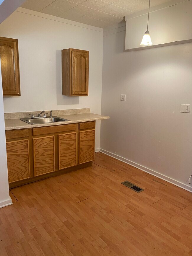 Building Photo - 1645 Hertel Ave