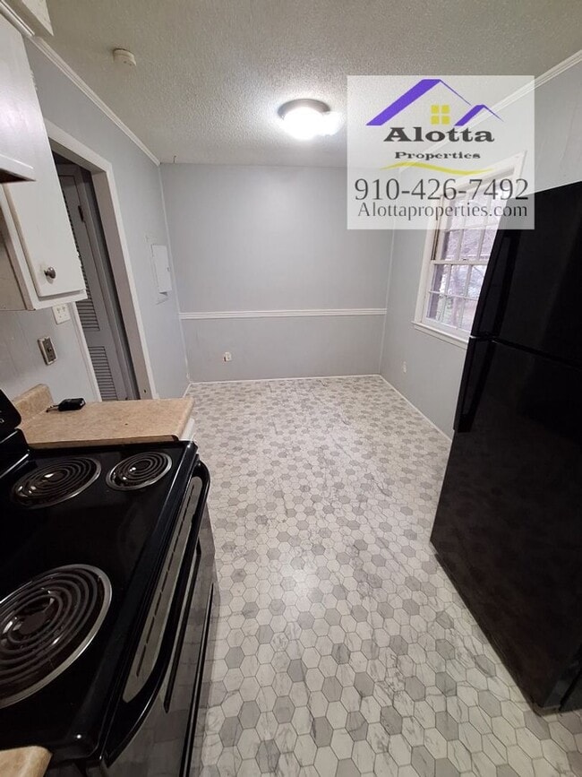 Foto del edificio - 819 Ridge Rd