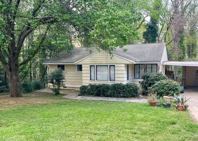 3 Bedroom 1 Bath Near UGA and 5 Points! Available August 10th! - 3 Bedroom 1 Bath Near UGA and 5 Points! Available August 10th! House