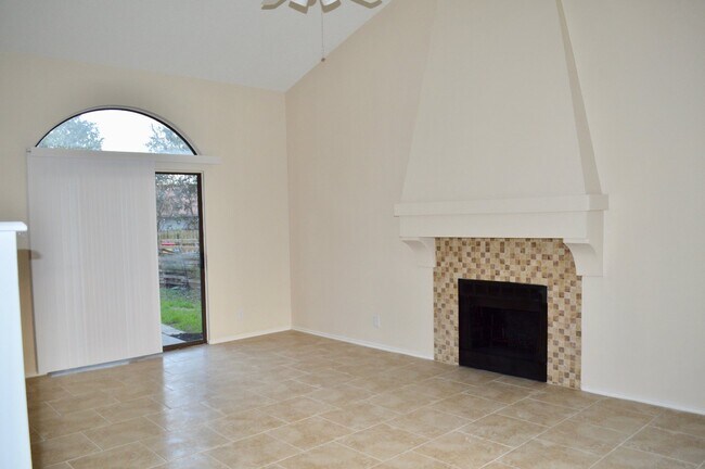 Foto del edificio - Beautifully updated move-in ready 3/2.5