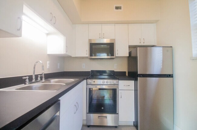 Foto del edificio - Residence at Outer Drive