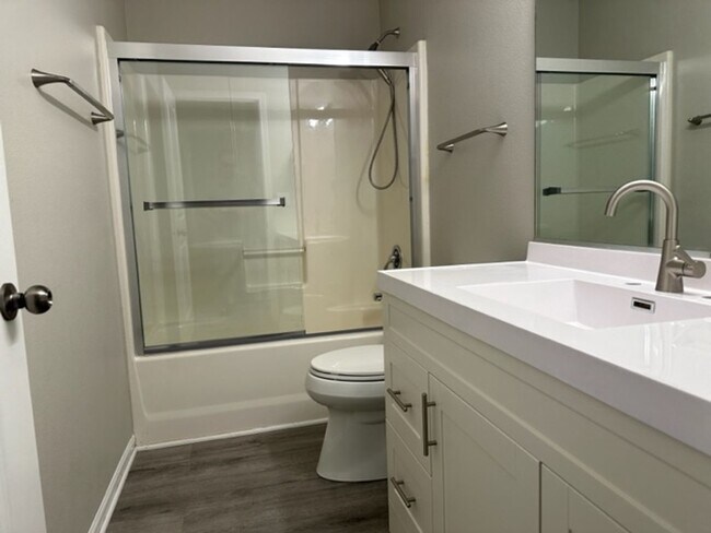Foto del edificio - Newly renovated perfect 2 bedrom 2 bath to...