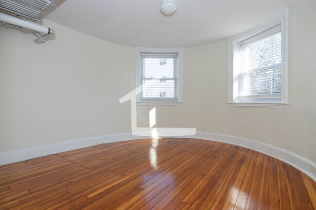 Foto del edificio - 3BR or 4BR near B/C trains, Wash Sq, heat included, No Fee!