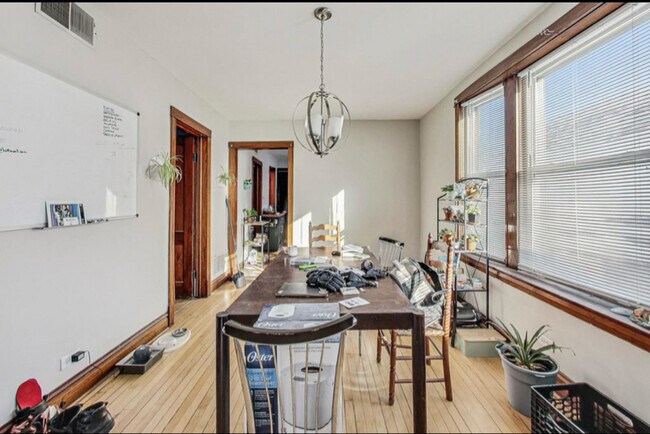 Foto del edificio - 3641 S Honore St