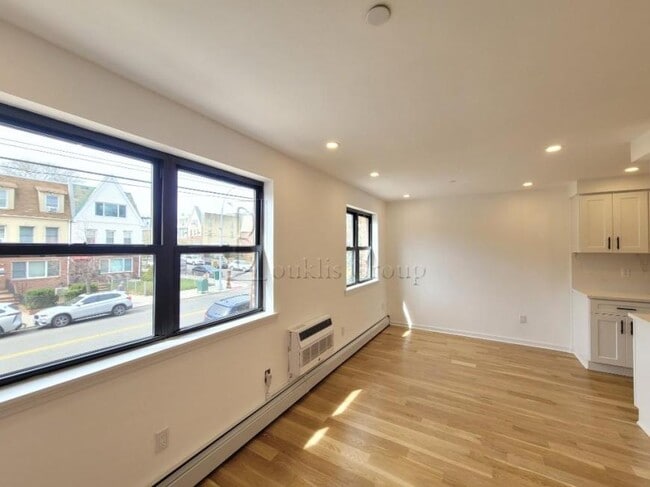 Foto del edificio - 2 bedroom in ASTORIA NY 11105