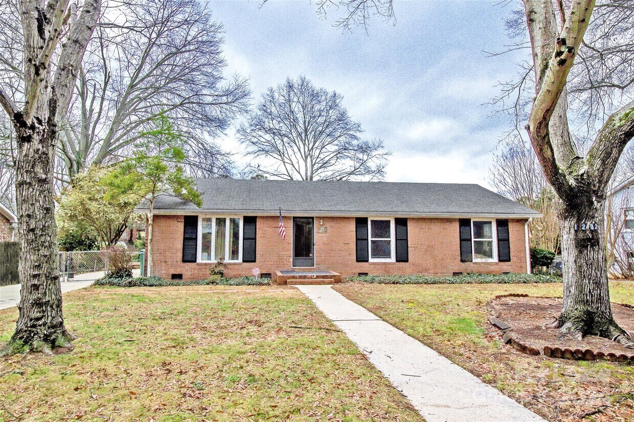 Foto principal - 1232 Ashbrook Pl