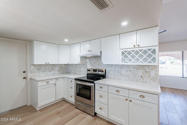 Building Photo - 16607 E Cotswold Ct