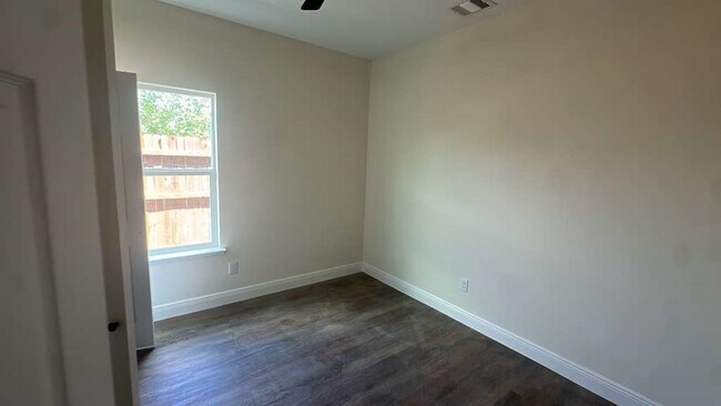 Foto del edificio - 3810 Hiford Dr