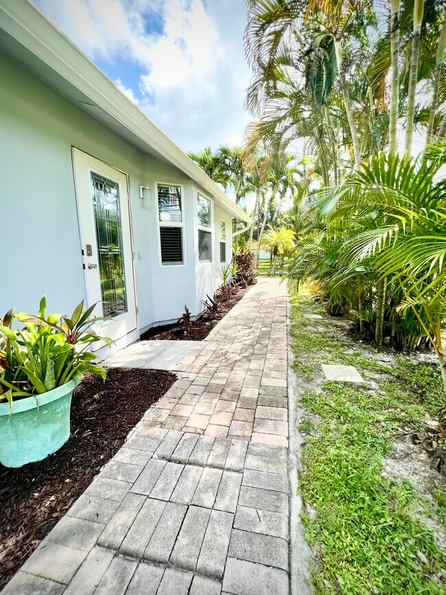 Foto del edificio - 18139 Sycamore Dr W