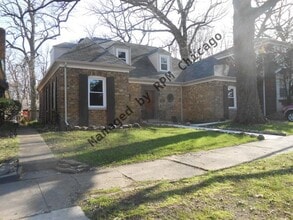 Building Photo - 1611 W 105th Pl