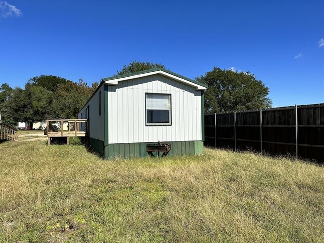 Building Photo - 109 Tullis Ln