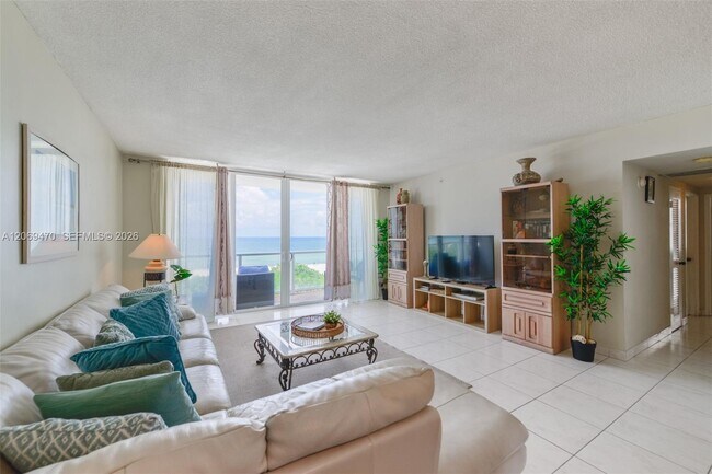Foto del edificio - 5601 Collins Ave