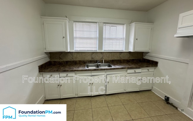 Building Photo - 914 Garland St