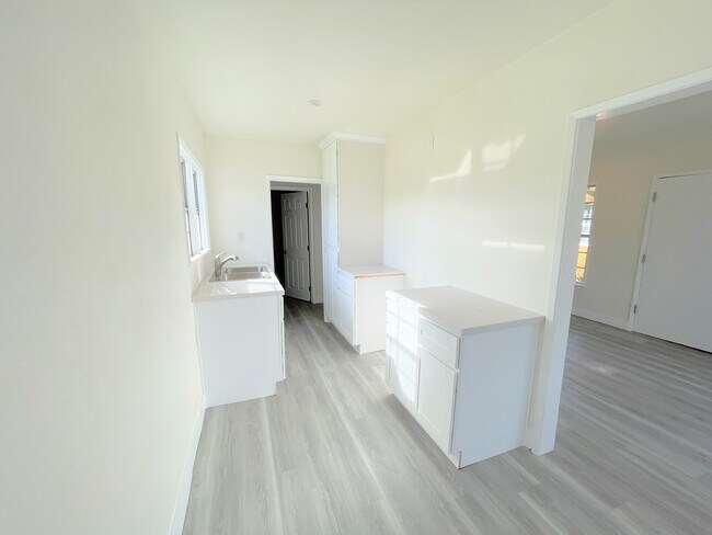Building Photo - 6219 Crenshaw Blvd