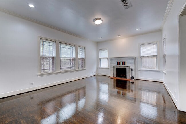 Building Photo - 2415 Elmen St