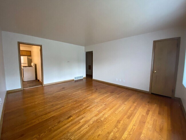 Foto del edificio - 1335-1337 S. 111th Street