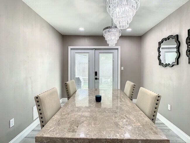 Photo - 4112 51st St W House