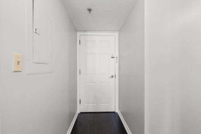 Building Photo - 1 Bed 1 Bath - Penn Quarter Condo - Furnished