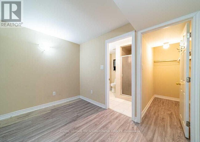 Photo du bâtiment - 1036 Yates Dr